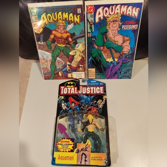 VINTAGE AQUAMAN BUNDLE 1996 AQUAMAN ACTION FIGURE NIB & AQUAMAN COMICS # 1 & 2 - Picture 2 of 15